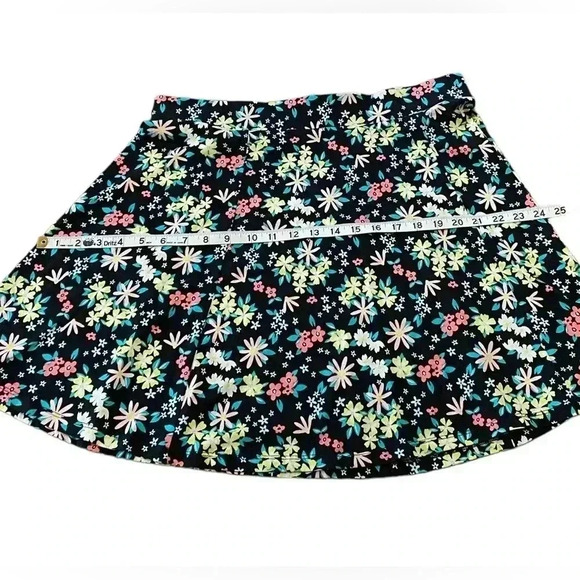 Tag, Floral Print Flared Mini Skirt, Large, Black  🌸 - Picture 9 of 11